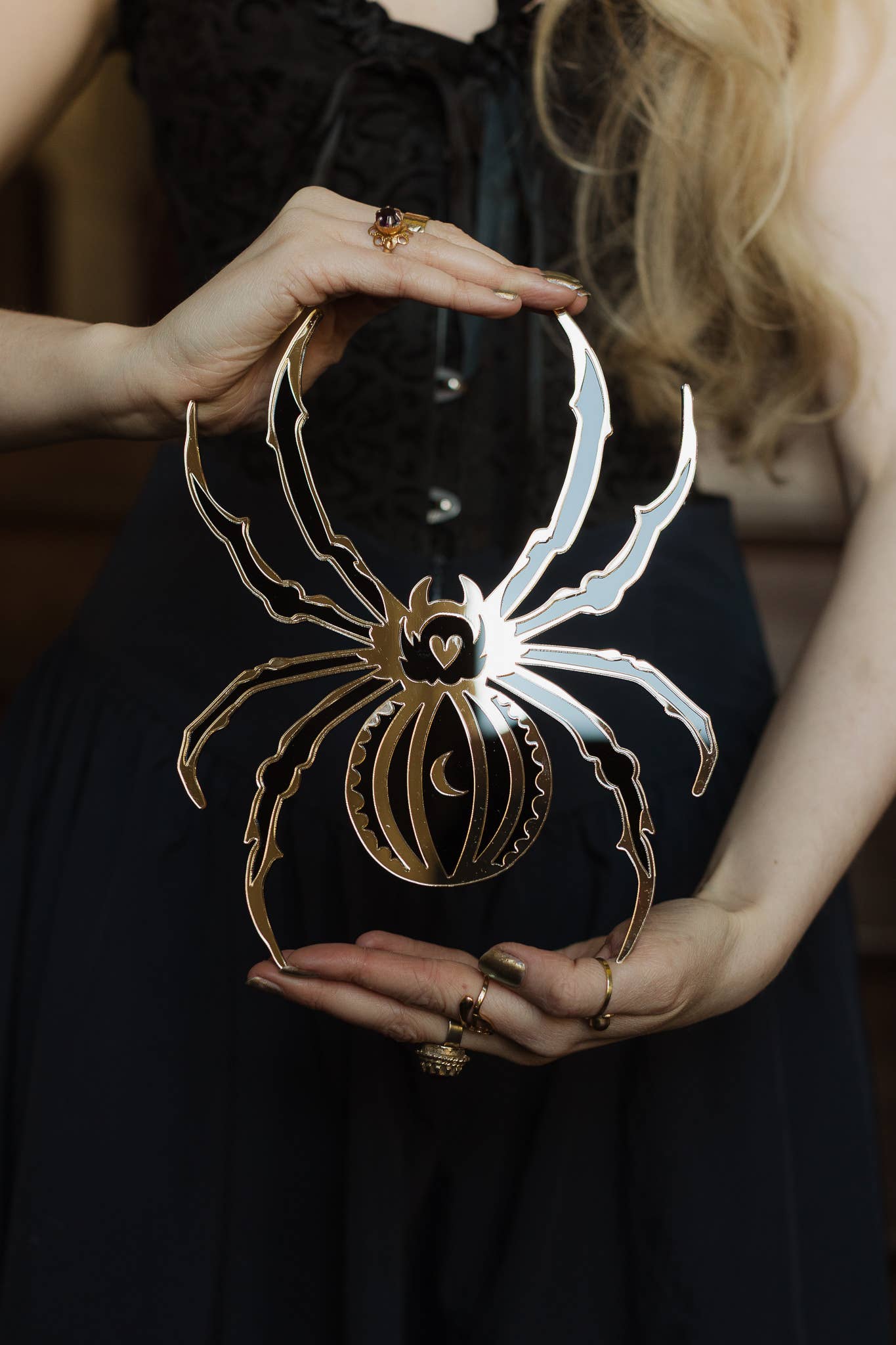 Suzanne Oddy Design Limited – wholesale Wall mirror – Spider Wall Mirror3