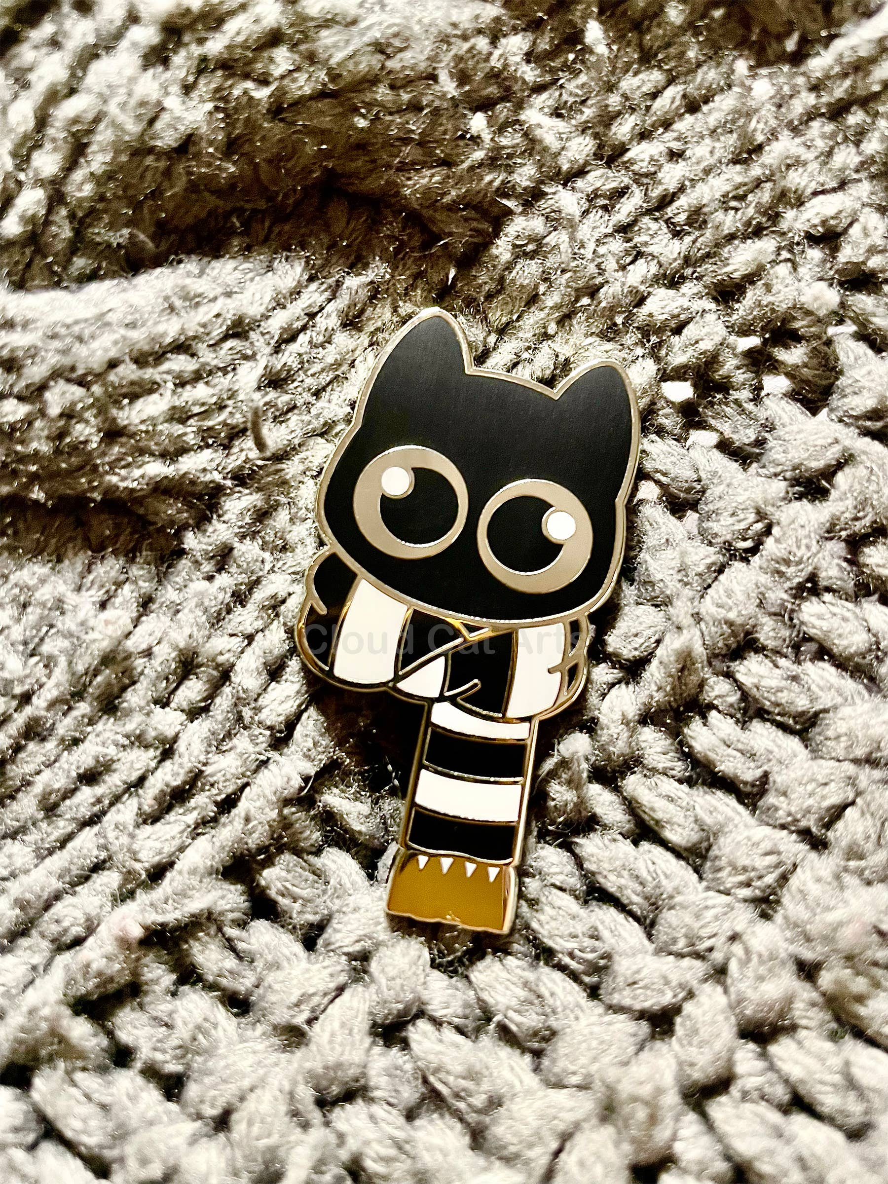 Cloud Cat Arts - Wholesale Lapel Pin/Button - White Scarf Kitty ( Black Cat ) - Hard Enamel Pin1