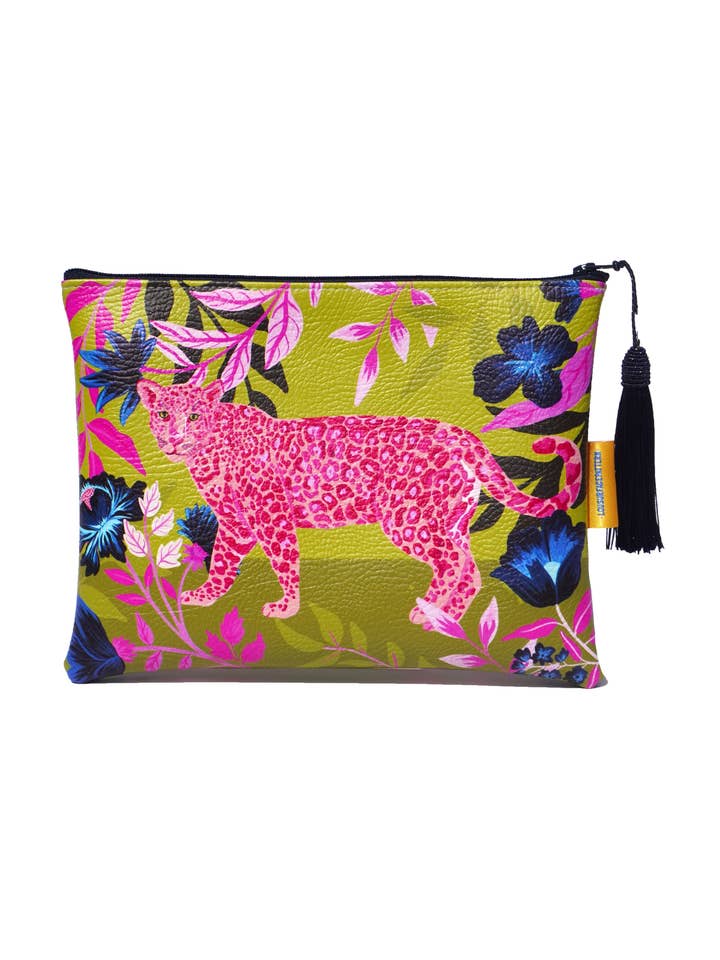 Trousse de maquillage en cuir végétalien léopard rose pour la vente par Lousurfacepattern