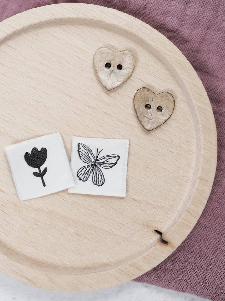 Mini-étiquette tissée *Flower* - lot de 4 pour la vente par Paul und Clara