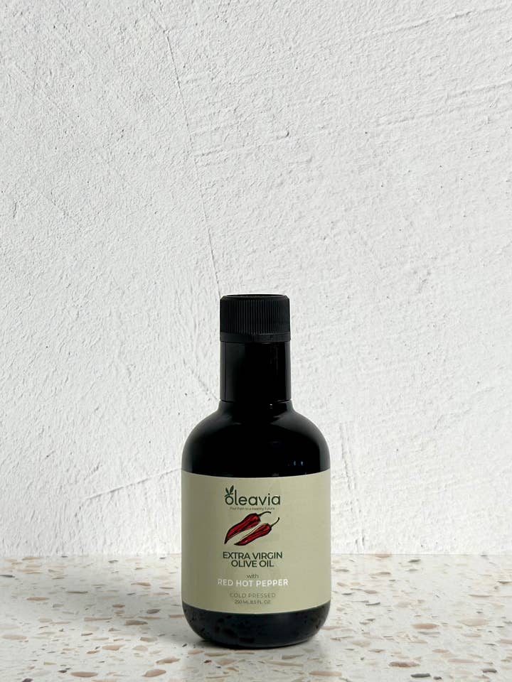 Oleavia Rode Hete Peper Geïnfuseerde Extra Vierge Olijfolie 250 ml voor wholesale door Coccinella- Mediterranean Heritage
