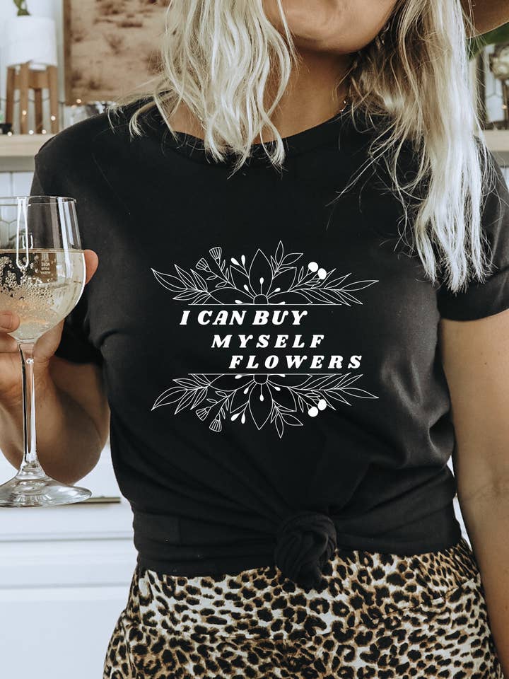 Je peux m'acheter des fleurs | T-shirt graphique Boho Vintage noir pour la vente par Bizzy's Wholesale