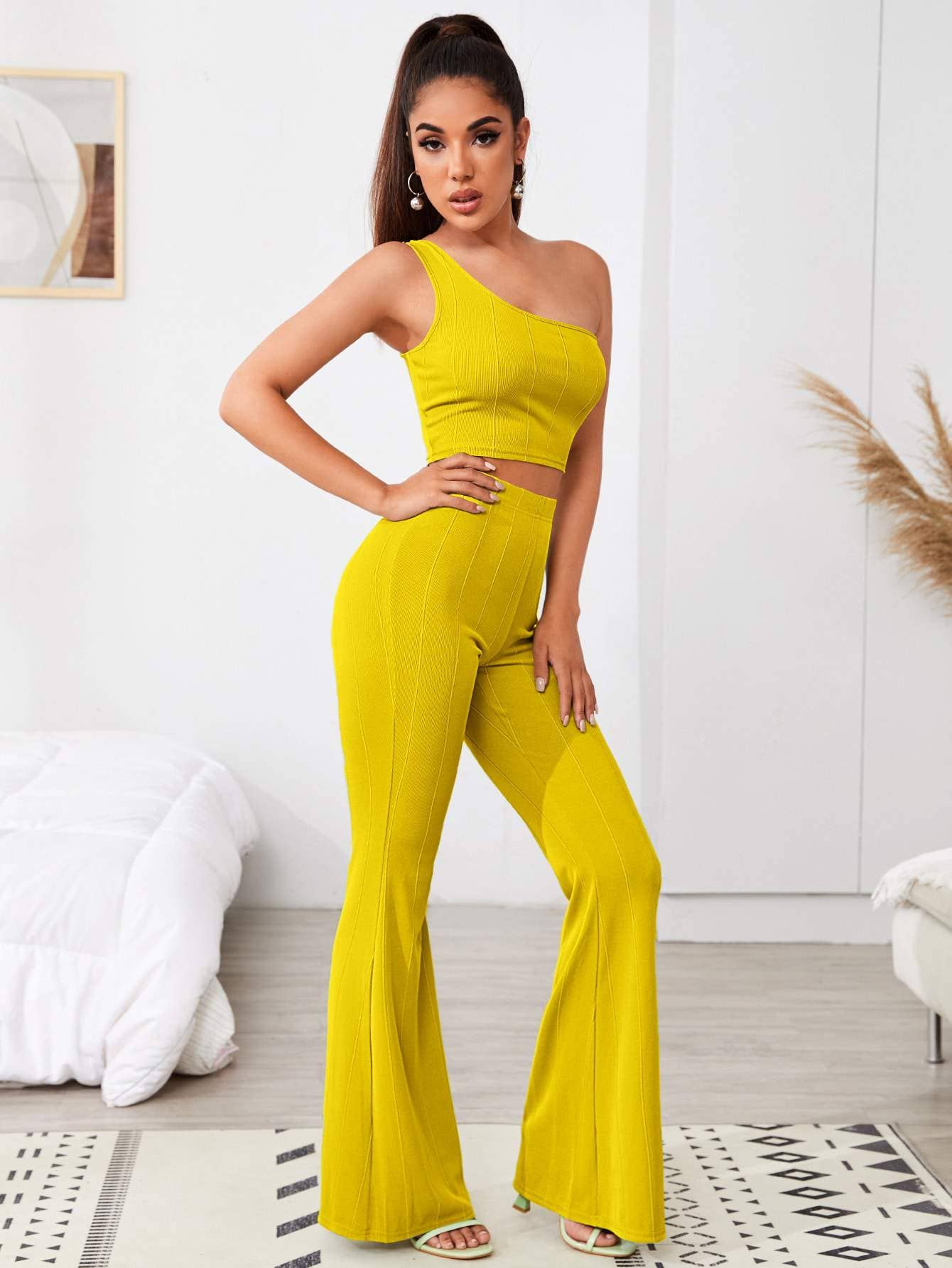 Fashion Combination – wholesale Set med topp och byxa – Dam – ribbad en-axel gröda topp & flare byxor set1