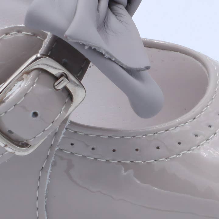 Borboleta – wholesale Dress shoes – Kids – Girls Patent Bar Shoes with Removable Knotted Bow5
