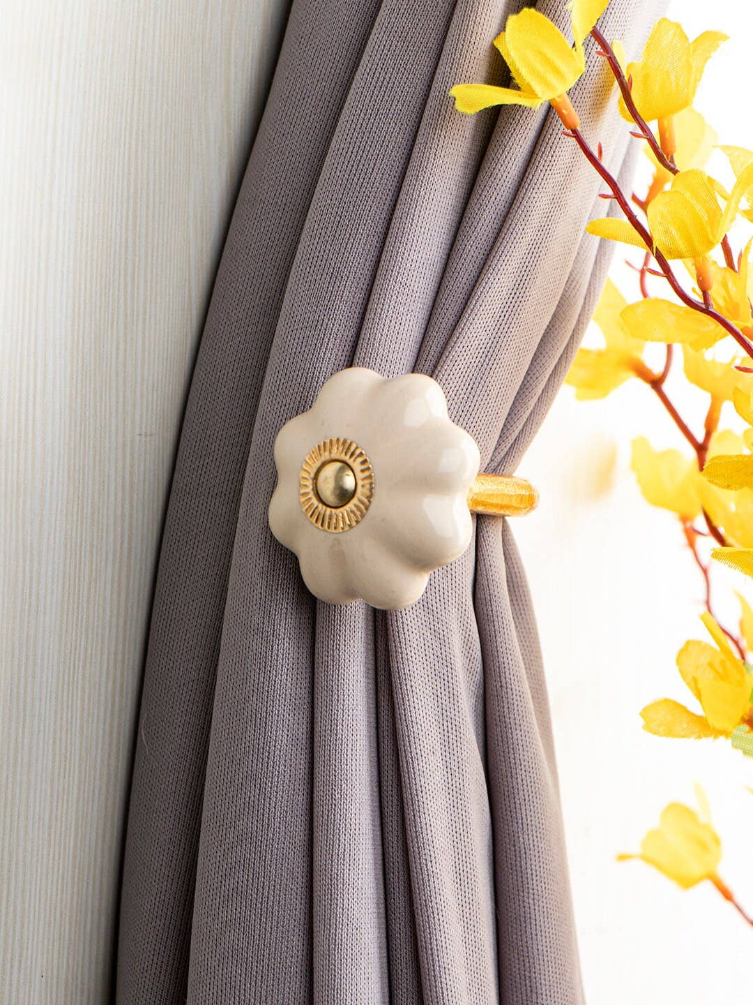 KNOBCO – wholesale Knopp/Handtag – Off White Solid Flower Form Design Gardinslips Ryggkrok Rustik badrumshanddukskrok Antik krok (Set med 2)6