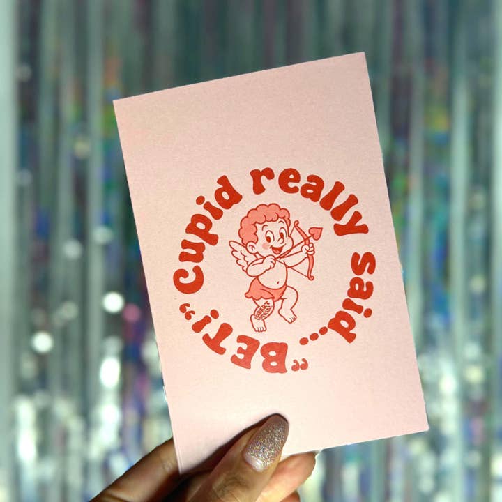 Carte de mariage amusante : Cupidon a dit de parier - Salutations tendance pour les jeunes mariés pour la vente par Hot Mess Paper Co.