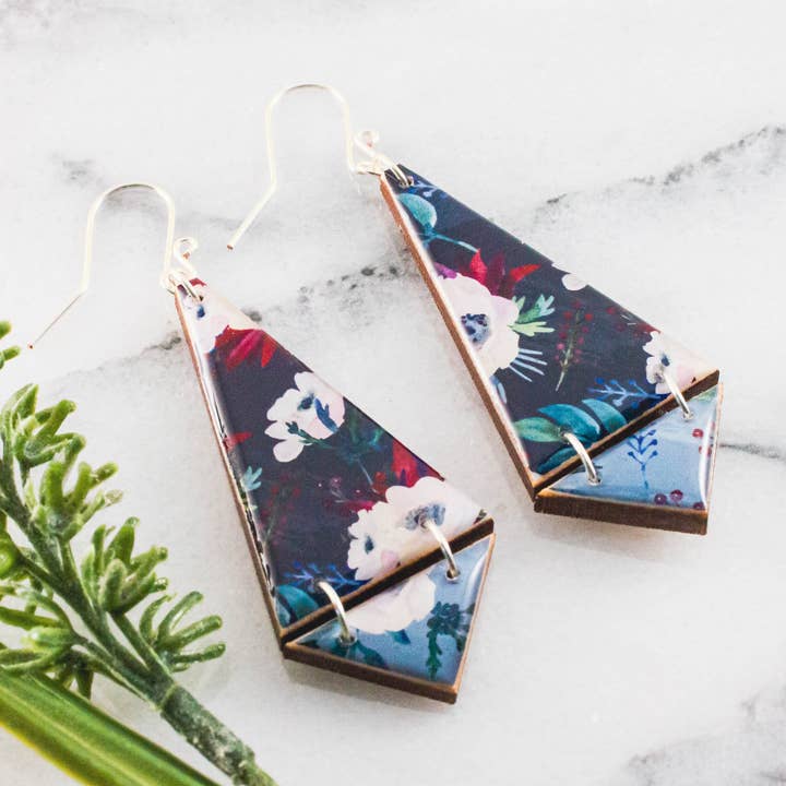 Blaue Aquarell Blumen Doppel Dreieck Ohrringe für den Großhandel von No Man's Land