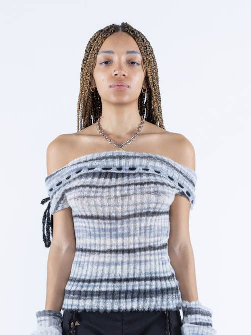 Haut en tricot Platinum Kiss pour la vente par Samudāy Studios