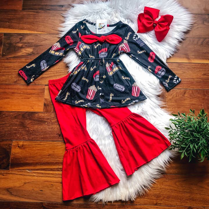 Ensemble de pantalons Bell La nuit au cinéma par TwoCan pour la vente par Wellington Design Co.