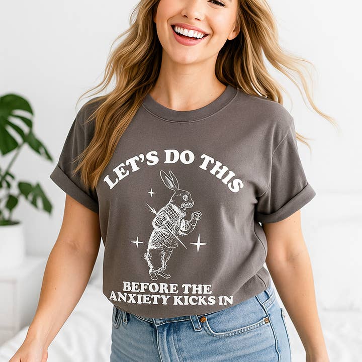 Lad os gøre det T-shirt - Angst, Sjov Kanin Grafik for engroshandel hos Scently Moments