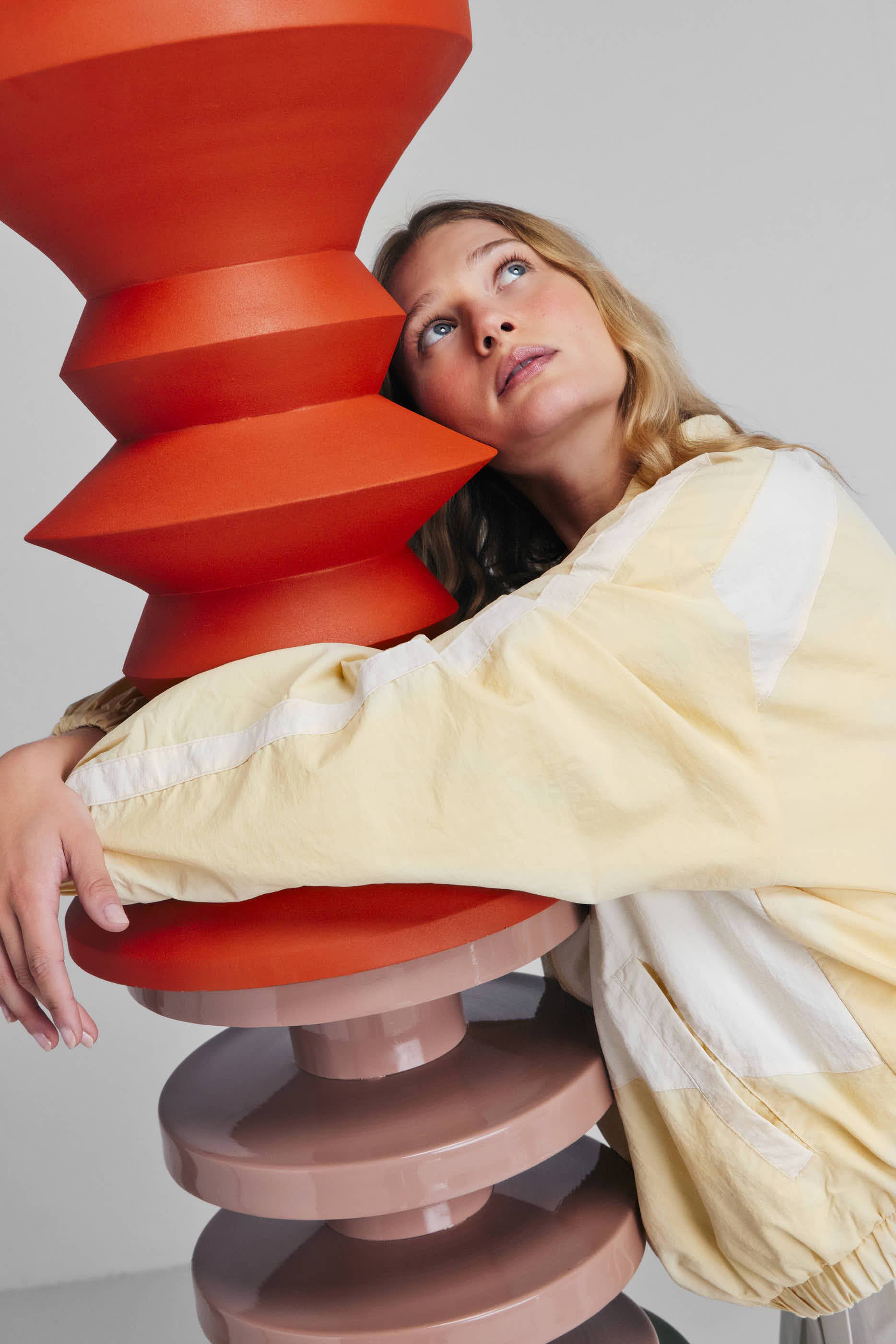 Kodu - Vendita all'ingrosso Tavolini - Tavolino ausiliario in ferro color arancione 36x36x55cm7