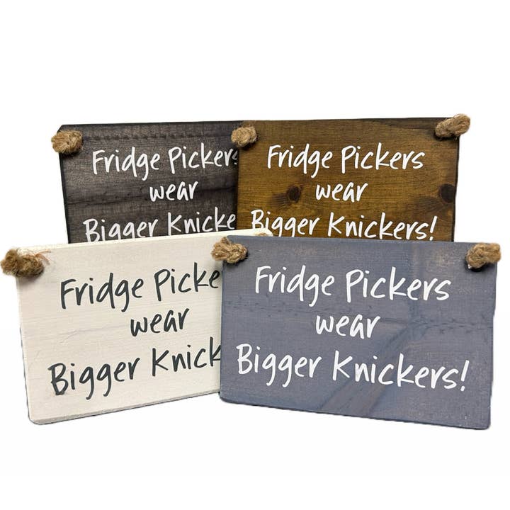 Panneau en bois suspendu fait main Fridge Pickers pour la vente par The Giggle Gift Company