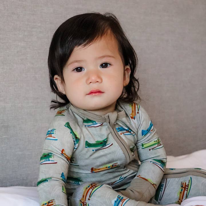 Combinaison à fermeture éclair par Little Alaskan | Sauterelle pour la vente par Little Alaskan Store