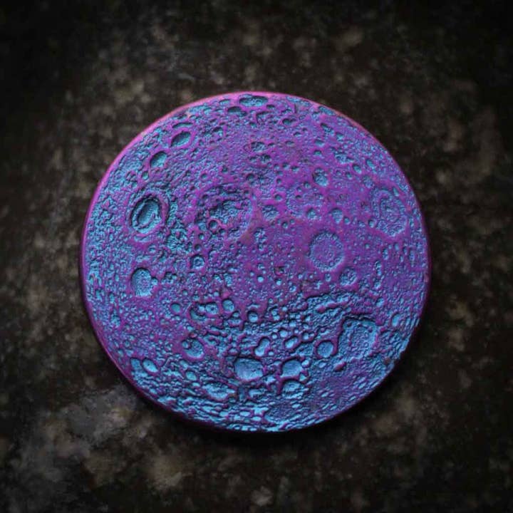Shire Post Mint - Venta al por mayor Moneda/objeto de coleccionista - Moneda de luna borrosa de 1 pulgada, realista, de dos tonos, azul y morado, N