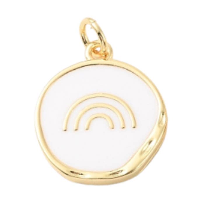 Ciondolo a disco dorato Over The Rainbow per la vendita all'ingrosso da parte di The Charm Bar Company