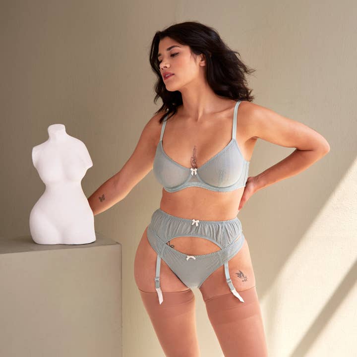 Amour Caché – wholesale Bra – Women's – Ina Tartan Leavers Lace Everyday Plunge Bra