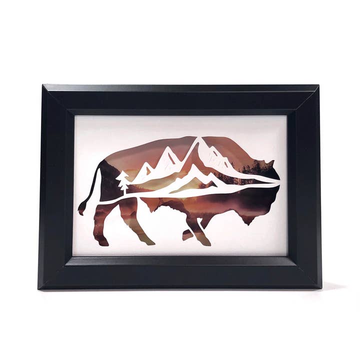 Carta intagliata a mano incorniciata - Bisonte/bufalo per la vendita all'ingrosso da parte di Squirrel Tacos Papercuts
