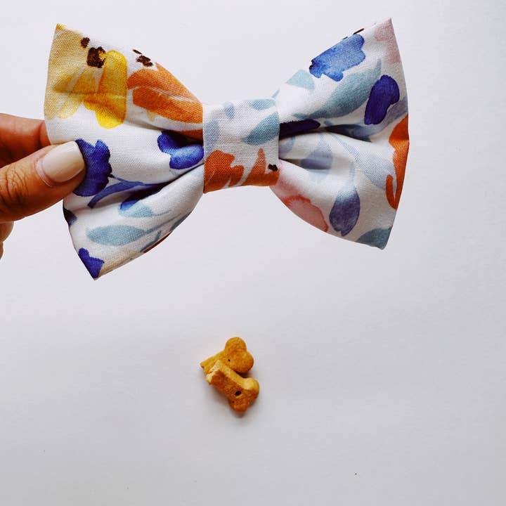 Walking Paws Boutique - Vendita all'ingrosso Papillon - Cani - papillon per cani con motivo floreale pastello, fiocco attaccabile primavera-estate