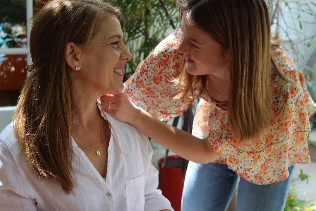Lucky Feather - Wholesale Pendant/Charm Necklace - Mom Necklace - I'm Lucky You're My Mom - Gold - Clover3