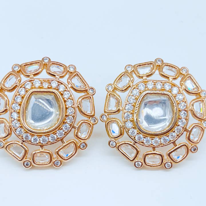 Borchie American Diamond per la vendita all'ingrosso da parte di Sarah Shahid Designer Jewelry