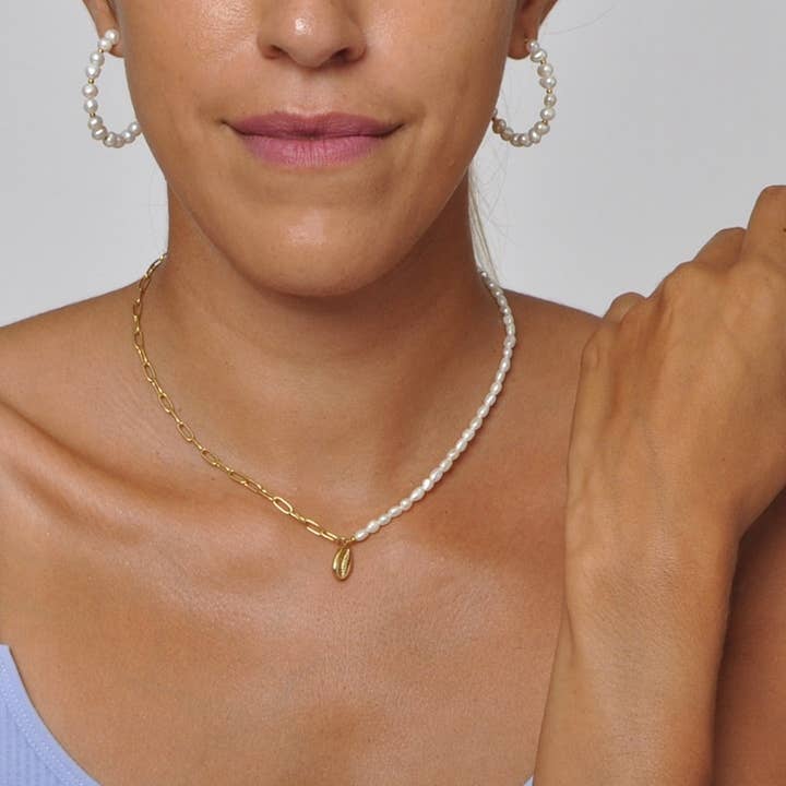 Gold Armband mit Schneckenanhänger aus Edelstahl für den Großhandel auf Faire