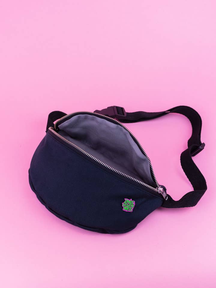 Sac banane croisé noir pour la vente par KREUZUEBER