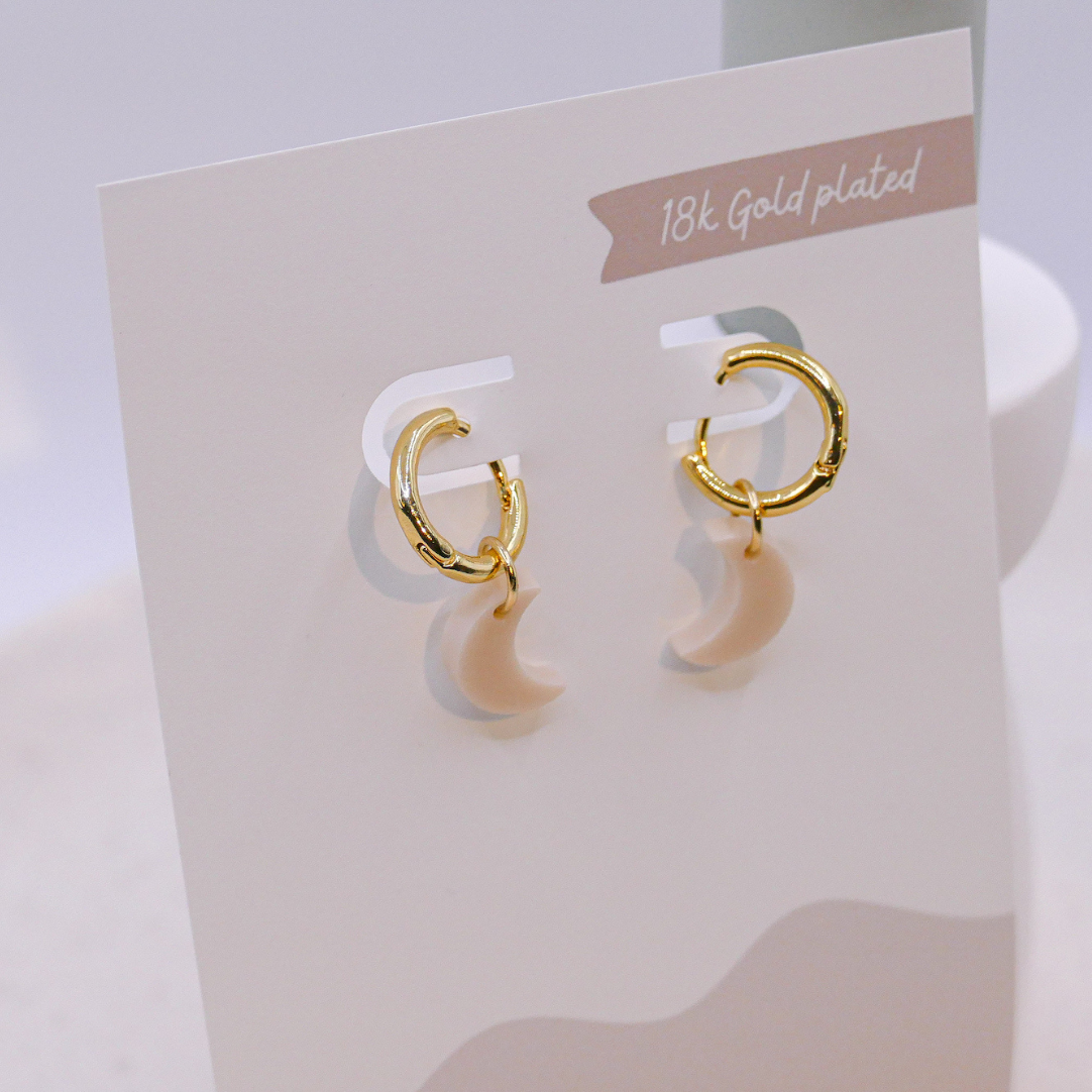 Tilda&Theo - Wholesale Huggie Earrings - Moon Creole Acrylic Half Moon Earrings - 18k Gold Plated Moon2