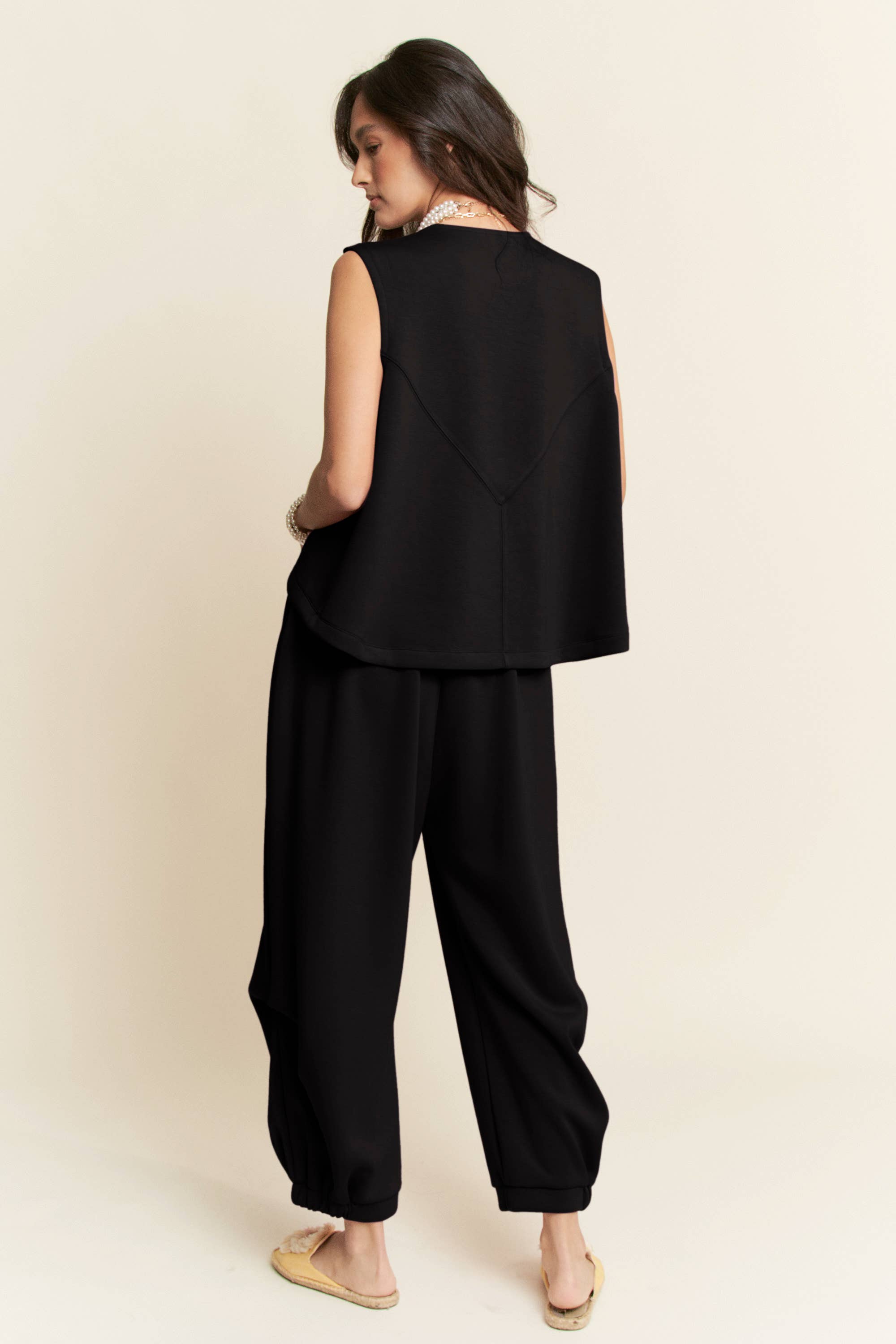 Davi & Dani - Vendita all'ingrosso Pantalone - Donna - SET DI PANTALONI IN TINTA UNITA CON SCOLLO ROTONDO E CINTURA10