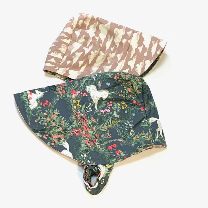Bonnet au printemps des licornes pour la vente par Urban Baby Bonnets