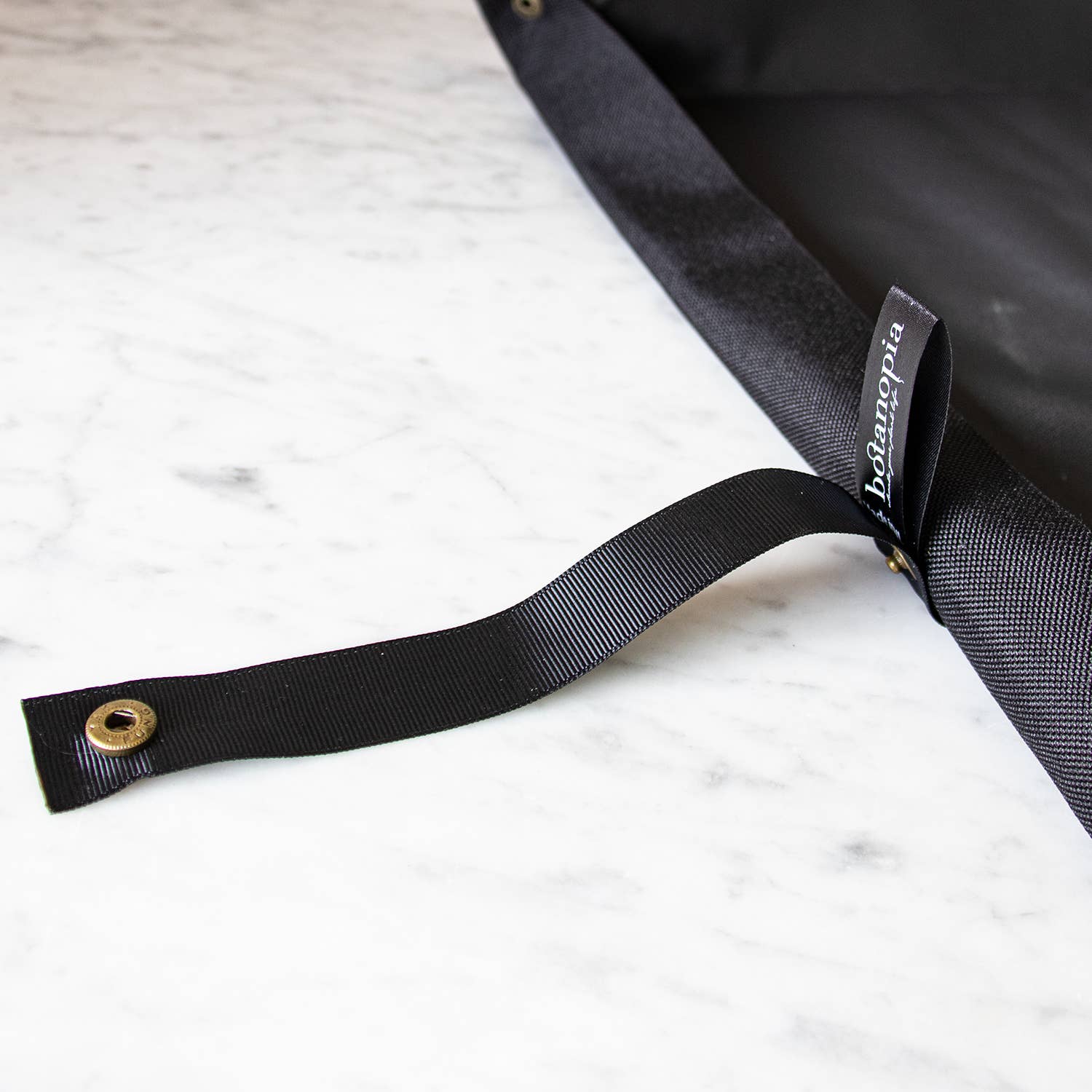 Botanopia - gifts , decor and cards for plant lovers - Wholesale Garden Tool - Potting tarp for urban gardening6