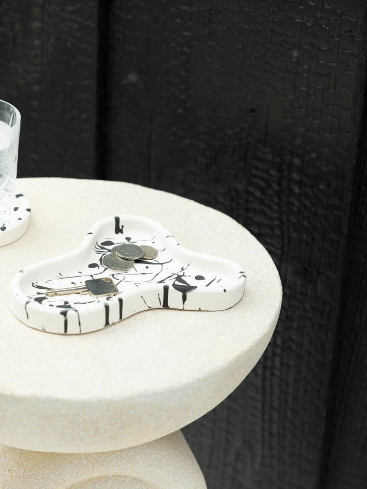 Irregular Tray for wholesale by Luxe Home Decor Ltd