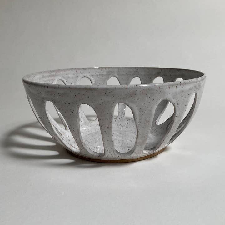 Grande coupe à fruits en céramique faite à la main pour la vente par Katie Troisi Pottery