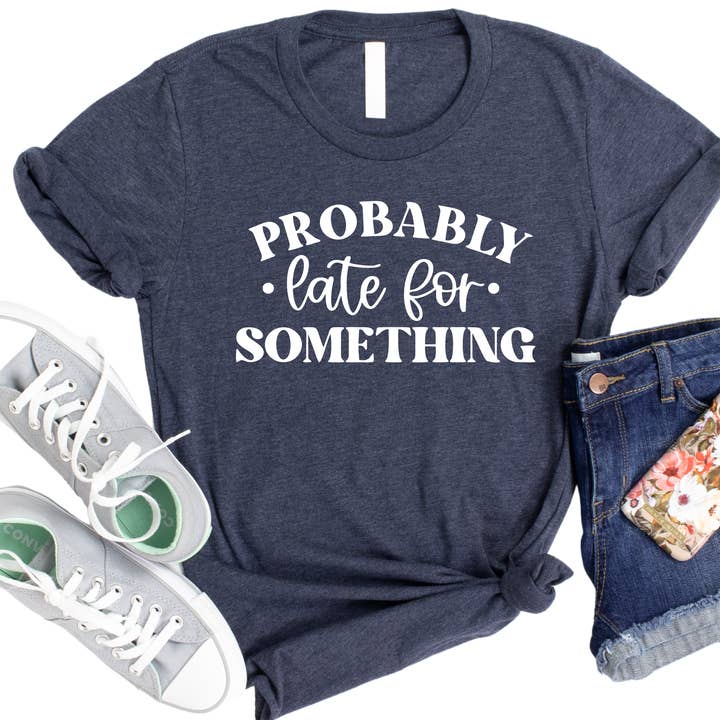 Förmodligen Sen till Något T-shirt - Rolig Grafisk T-shirt för Alltid Sena Personer - Trendig Vardags Topp för Kvinnor - Humoristisk Present till Henne för wholesale av Epic Life  - Designed