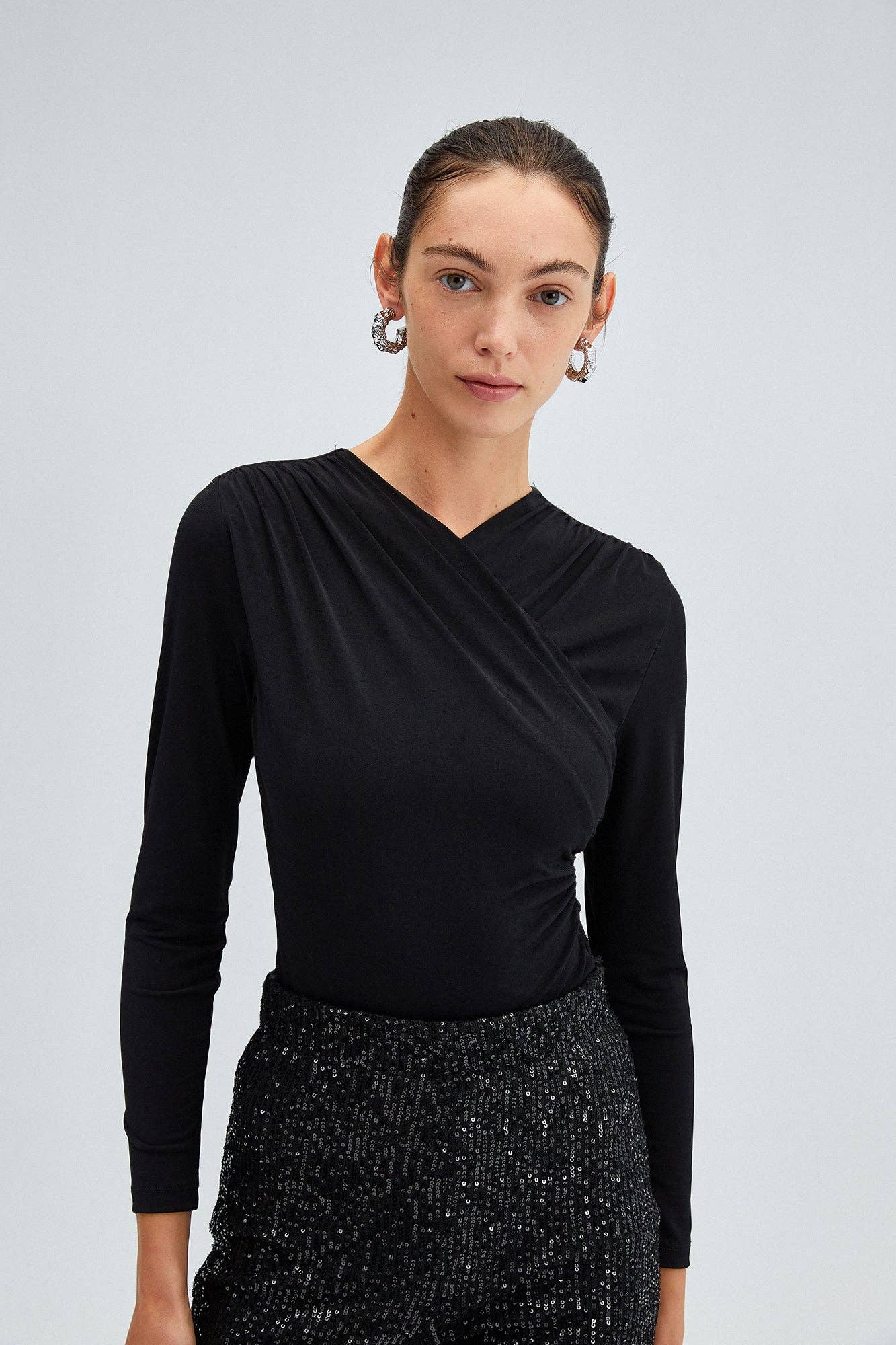 Negro BODY DRAPEADO ELÁSTICO - AJUSTE ENVUELTO DE MANGA LARGA de venta al por mayor en Faire8