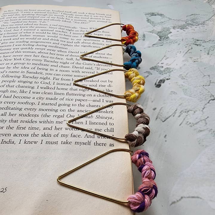 Handmade By Uruba – Engroshandel Bogmærke – Håndlavet flettet garnbogmærke | Farverigt geometrisk metal6