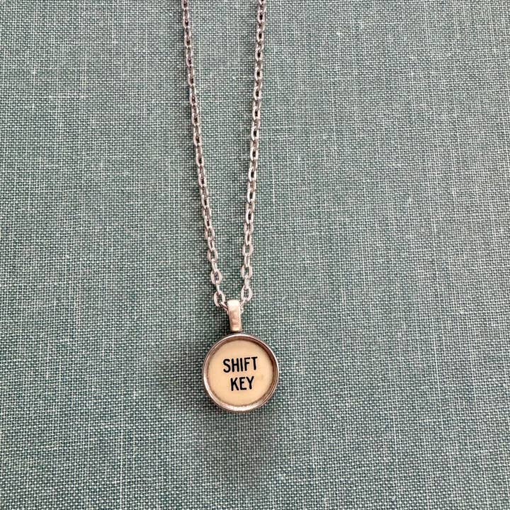 Collier Touche de Machine à Écrire Touche de Fonction Édition Limitée Bélière pour la vente par Joy Sparks Designs