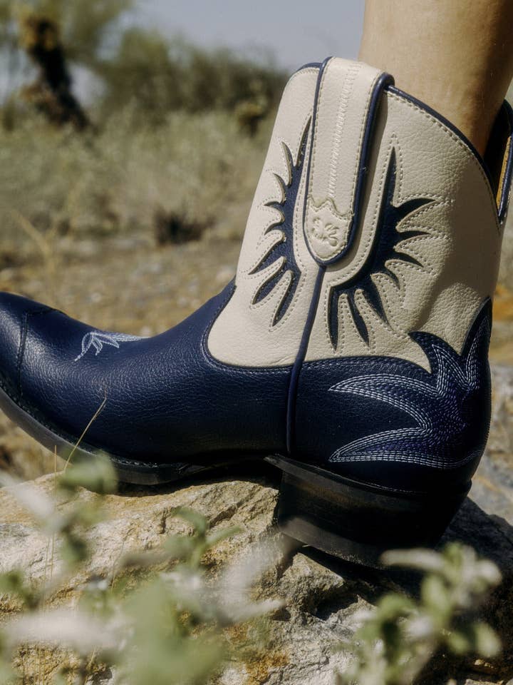 DENTELLE SAPHIR FIGUIER DE BARBARIE pour la vente par Desert Bloom Boots, LLC