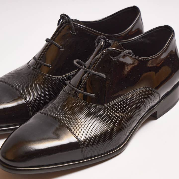 Cuir verni Liam pour la vente par ARGGIE