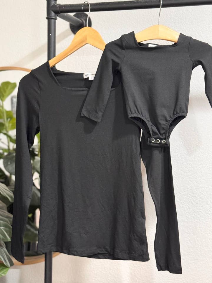 Lilith Vierkante Hals Lange Mouwen Top & Body - Zwart voor wholesale door Bailey's Blossoms
