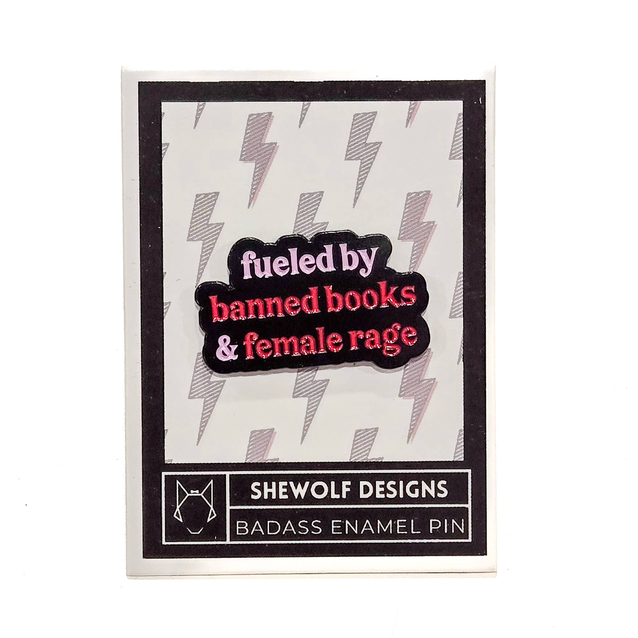 SHEWOLF Designs - Vente Épinglettes/boutons - Épinglette : Alimentée par des livres interdits et la rage féminine / Épinglette féministe amusante1