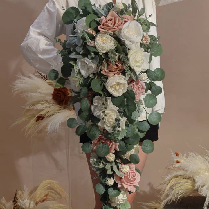 Hidden Botanics – Großhandel Künstliche Blumen – Künstlicher Blumen-Brautstrauß, Eukalyptus, Grün/Weiß