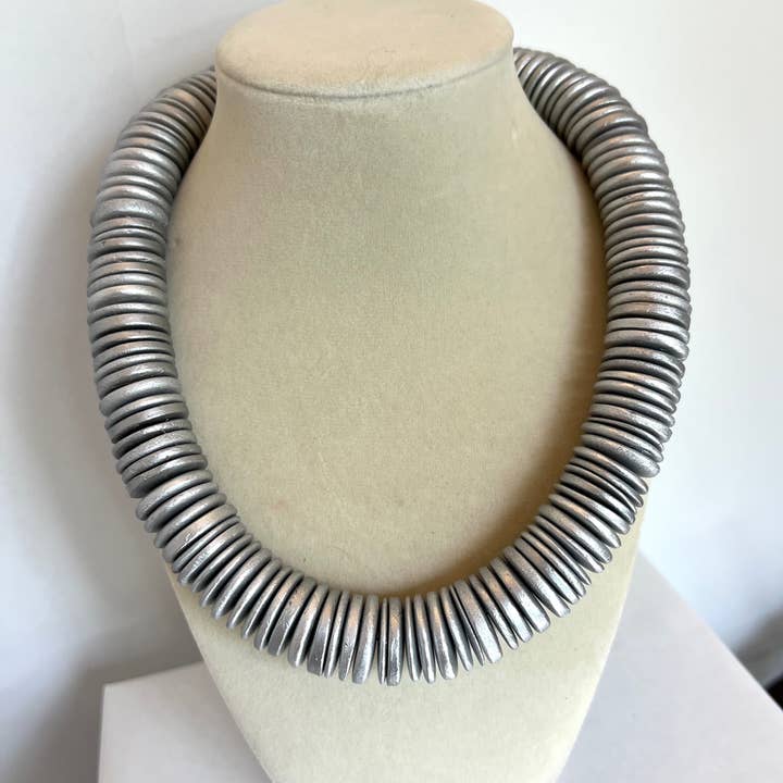 Merritt Millie – Colar com abas por atacado – Colar Chunky Prateado de Declaração0