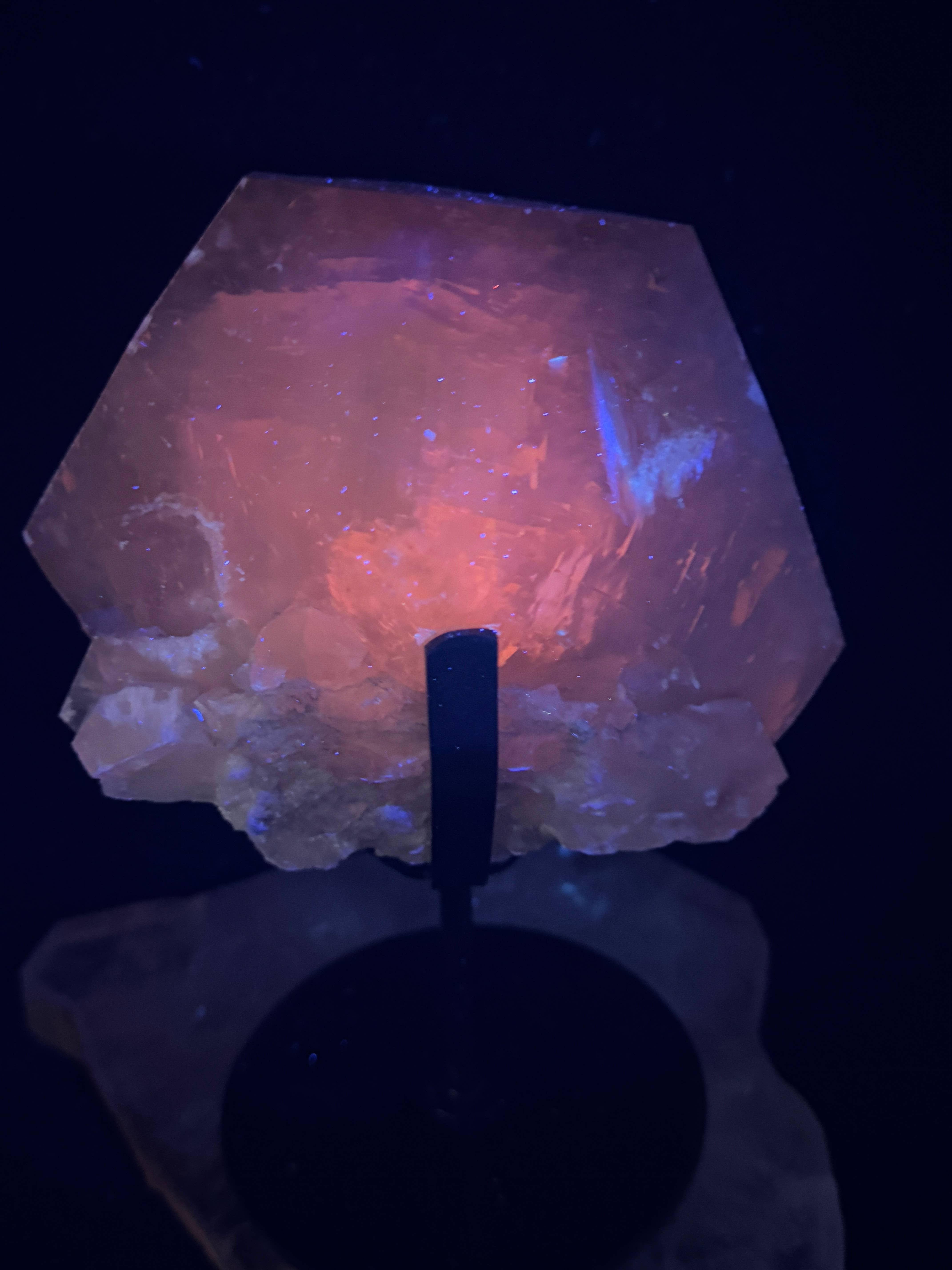 The 7 Directions - Wholesale Spiritual Stone/Crystal - UV reactive calcite free form w/ chalcopyrite F23E3