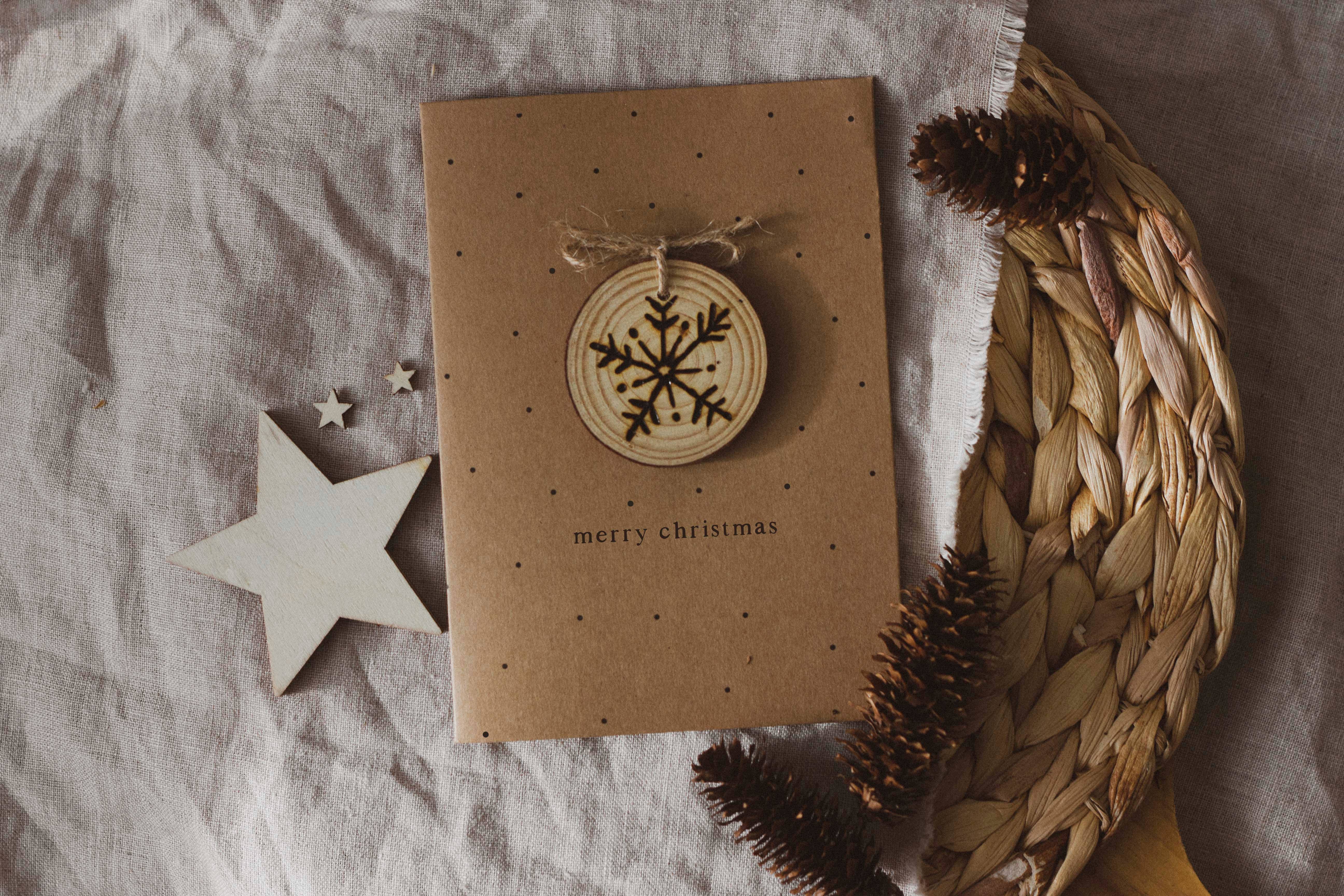 Bobella Co. – wholesale Christmas card – Christmas Card with Wooden Keepsake Decoration6