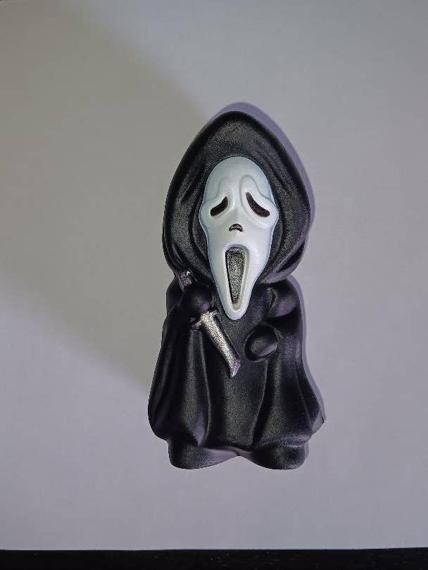 Figura horror Ghostface / Scream in schiuma per la vendita all'ingrosso da parte di GOBLINHAUS
