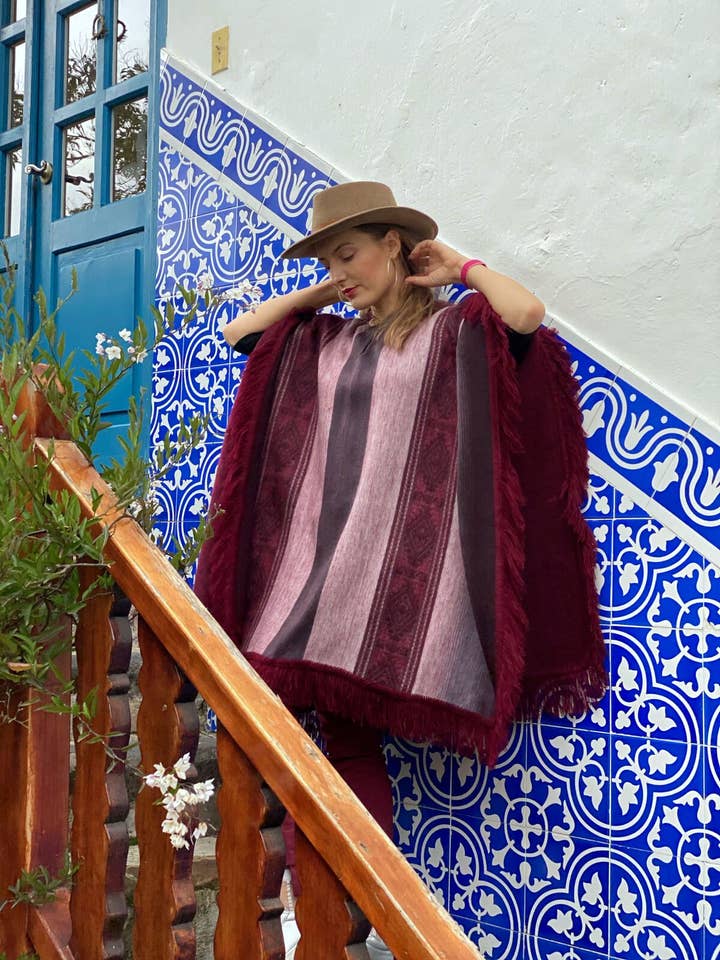 ECUALAMA - Vente Poncho – femme - Poncho à capuche léger en laine d'alpaga unisexe11