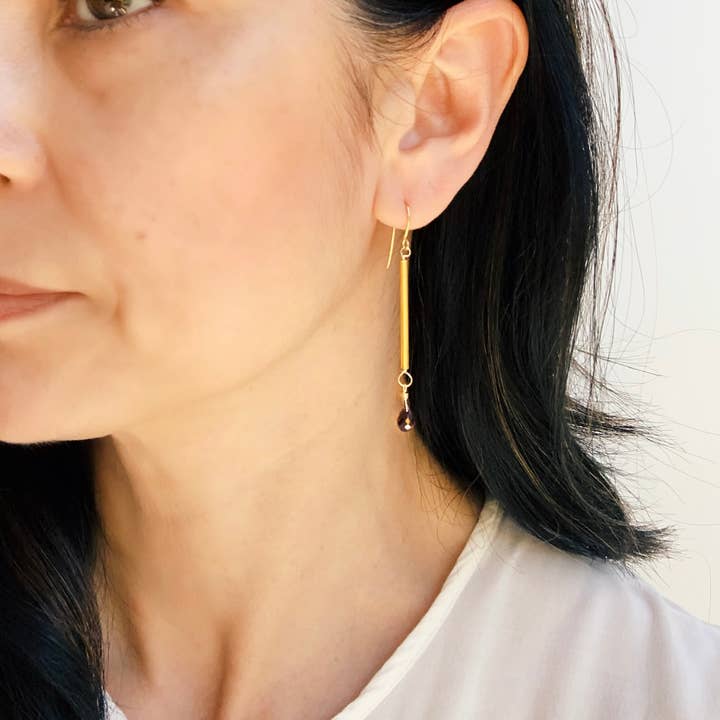 Laura Stark Designs - Vente Boucles d'oreilles pendantes - Boucles d'oreilles modernes en grenat1