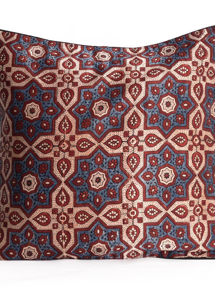 Housse de coussin en soie Mashru Imprimé Fleur Étoile - Bleu cassé pour la vente par SVEZElife