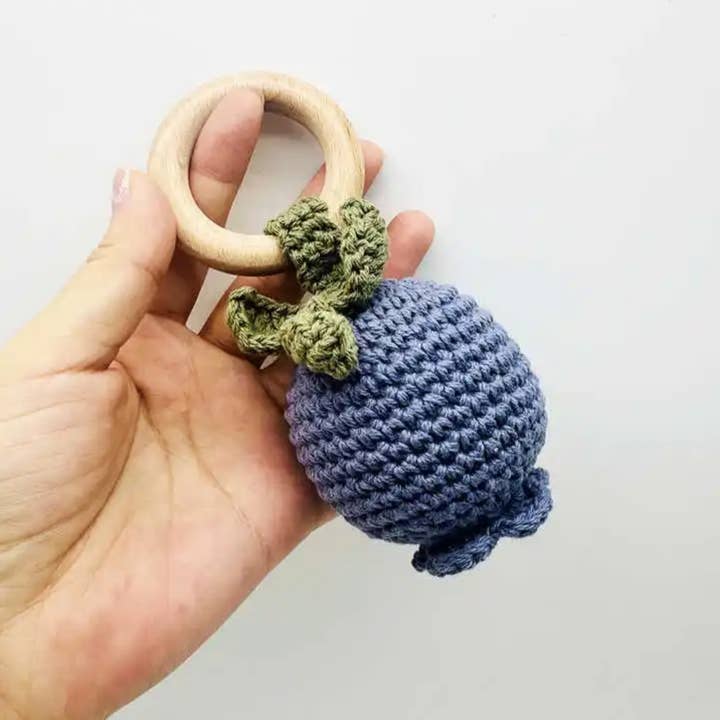 Rammelaartje - Wholesale Handheld Rattle - Baby - Handmade Crocheted Rattle with Beechwood Ring – Blueberry1