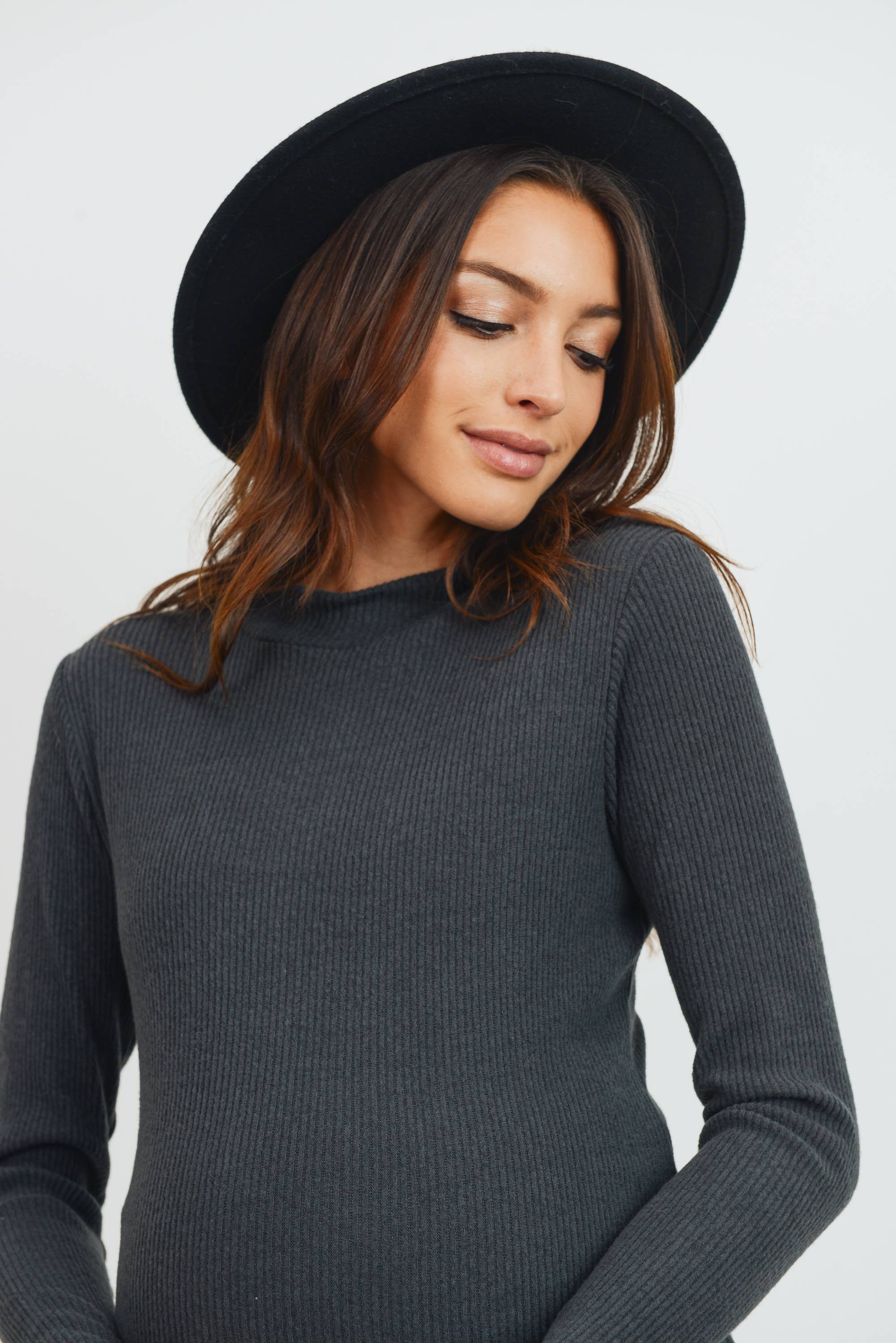 Hello Miz - Vente Haut - Top côtelé de maternité à col montant et manches longues12